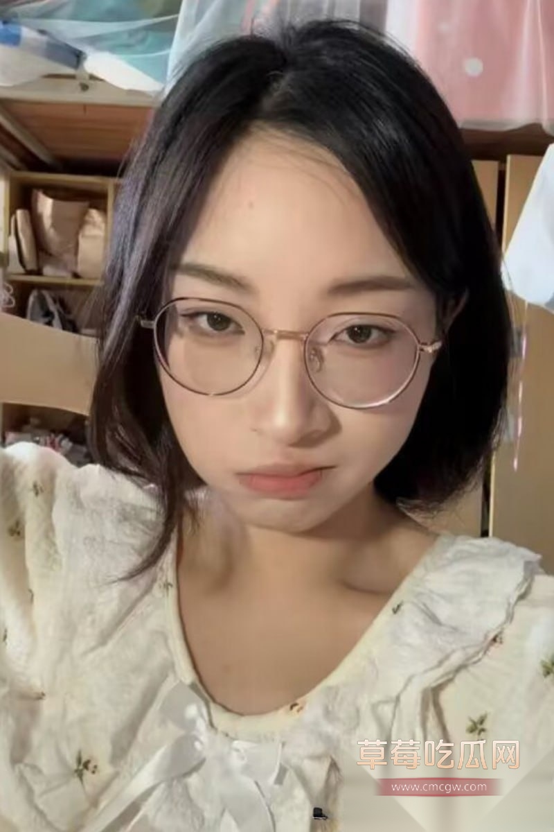 武汉大学 王梦摇 12