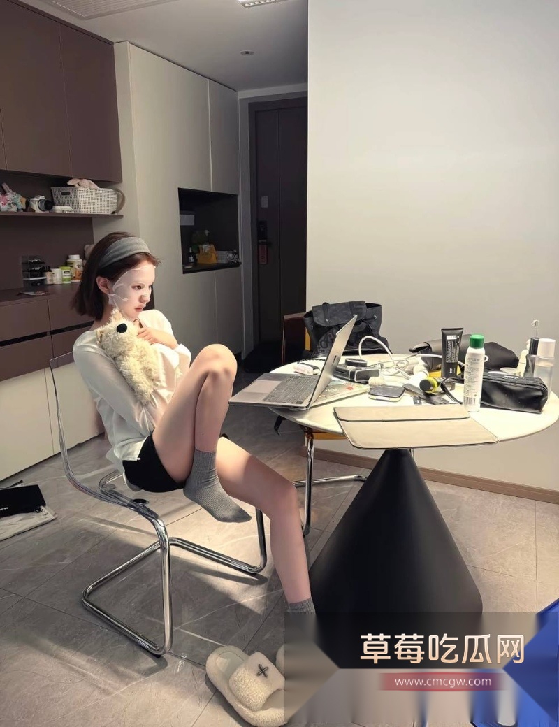 54w粉丝女神凡随意张艺凡 被现任男友7ce发小作文实锤出轨 69