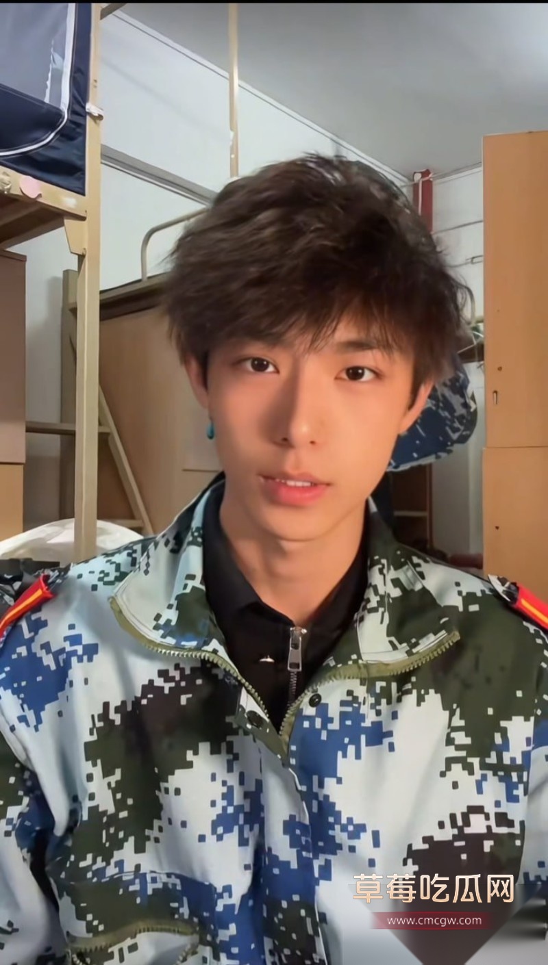 网红小木25 网红小木25