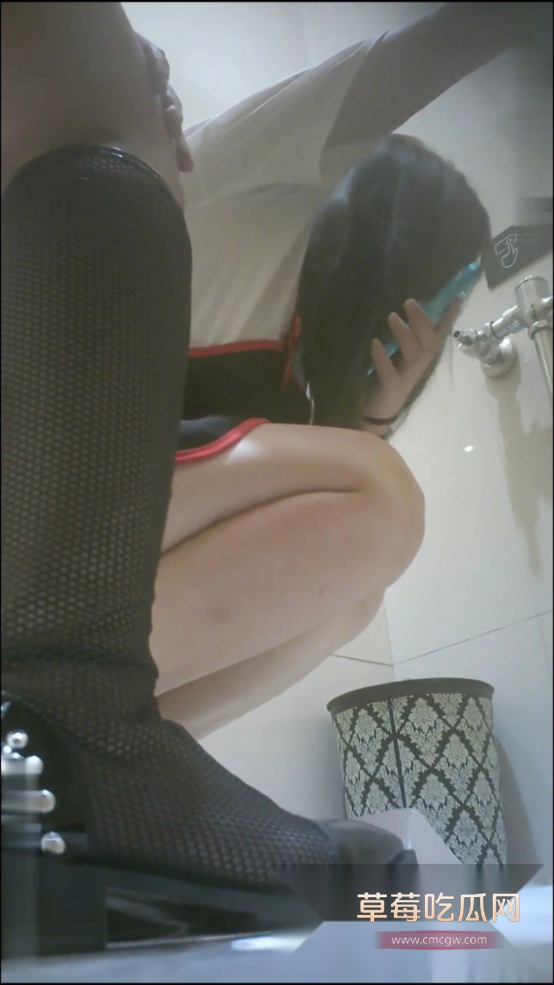 女厕偷拍 9