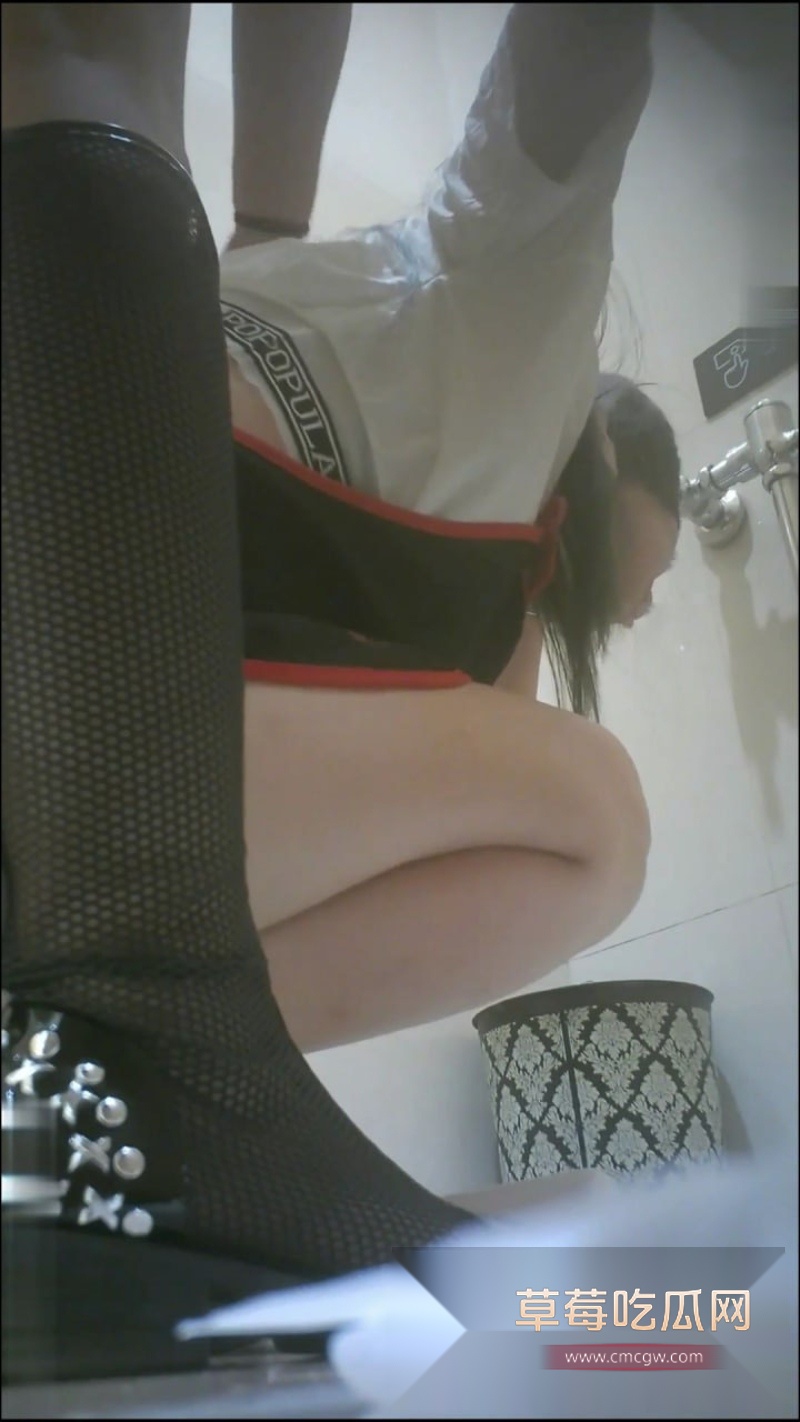 女厕偷拍 10