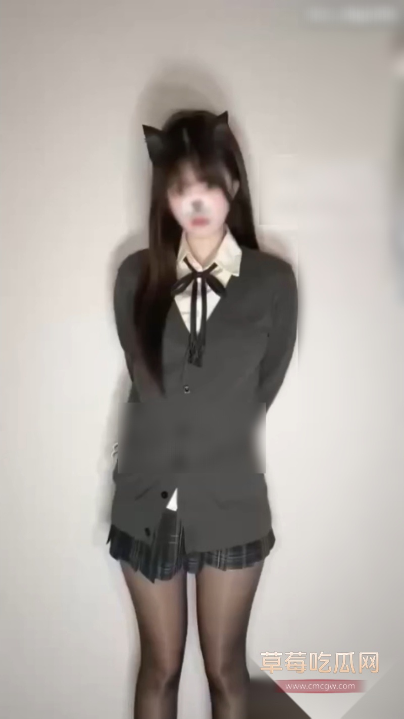 推特白虎萝莉优米 13 推特白虎萝莉优米 13