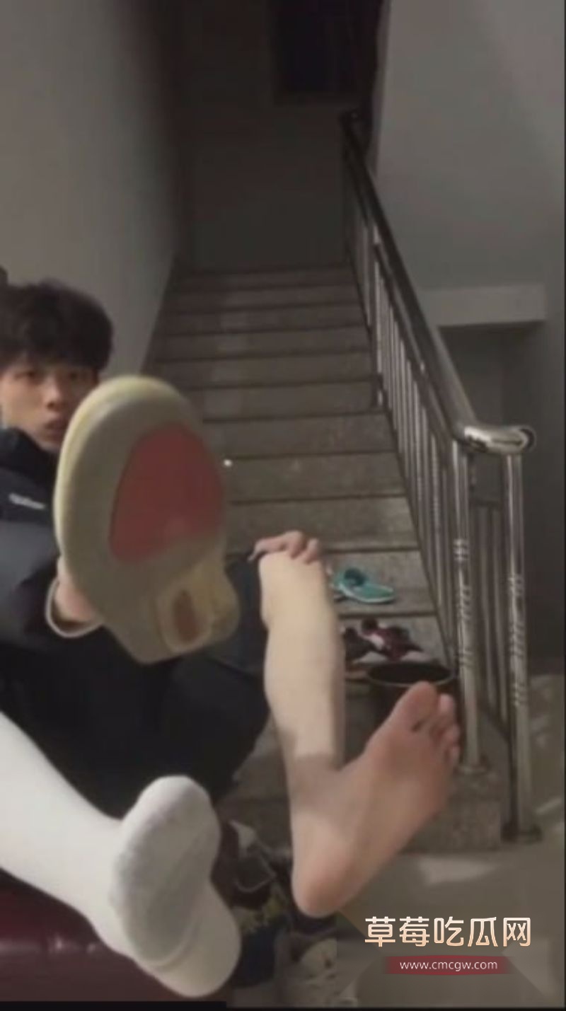 小王睡醒了楼梯间事件7 小王睡醒了楼梯间事件7