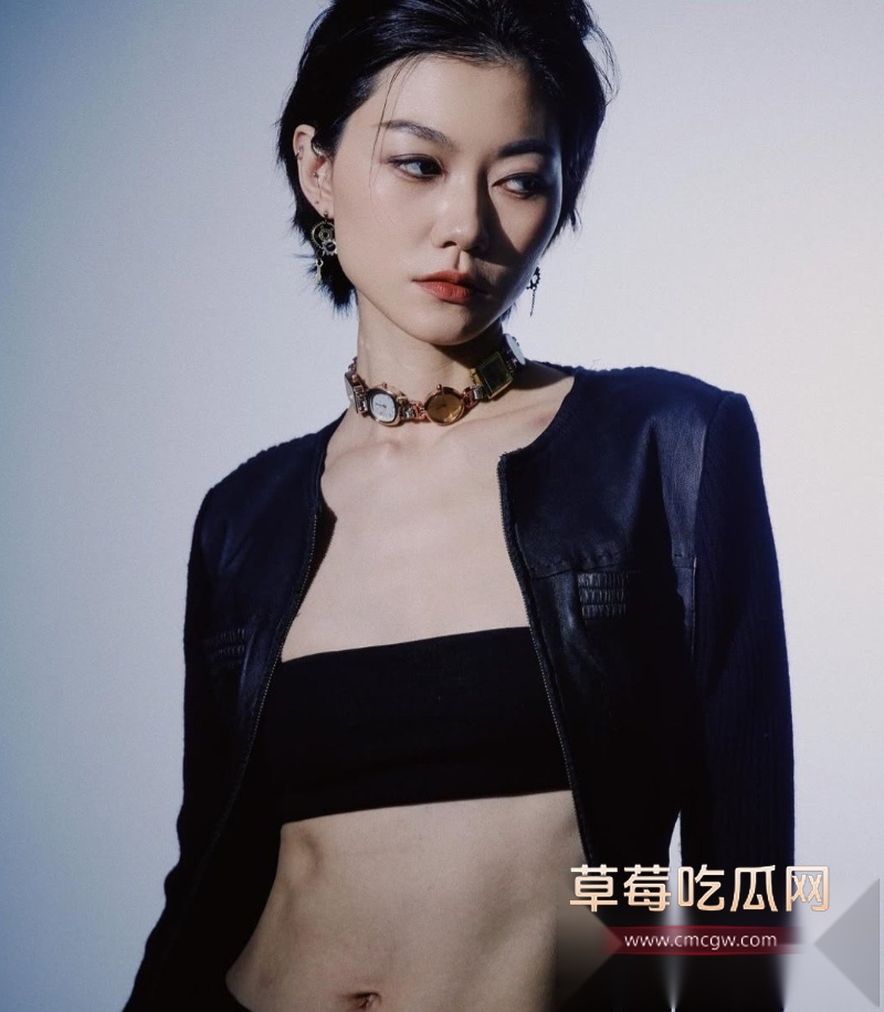 极品高颜值短发巨乳模特儿 22 极品高颜值短发巨乳模特儿 22