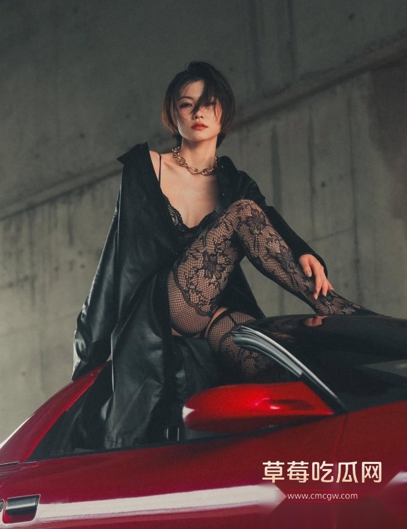 极品高颜值短发巨乳模特儿 25 极品高颜值短发巨乳模特儿 25
