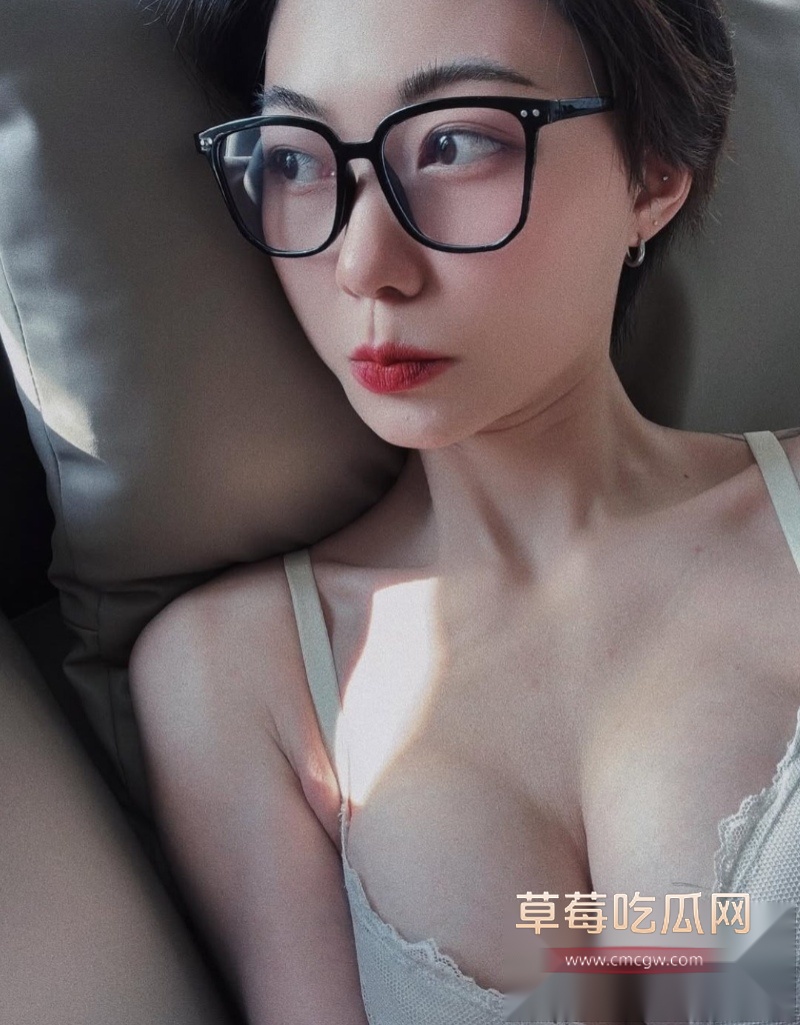极品高颜值短发巨乳模特儿 28 极品高颜值短发巨乳模特儿 28