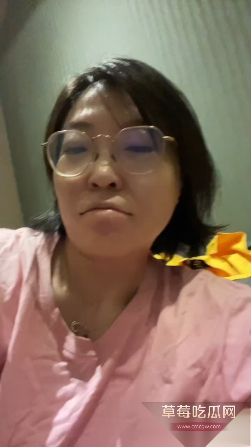 微博知名女权百万博主 菜刀曦曦  11