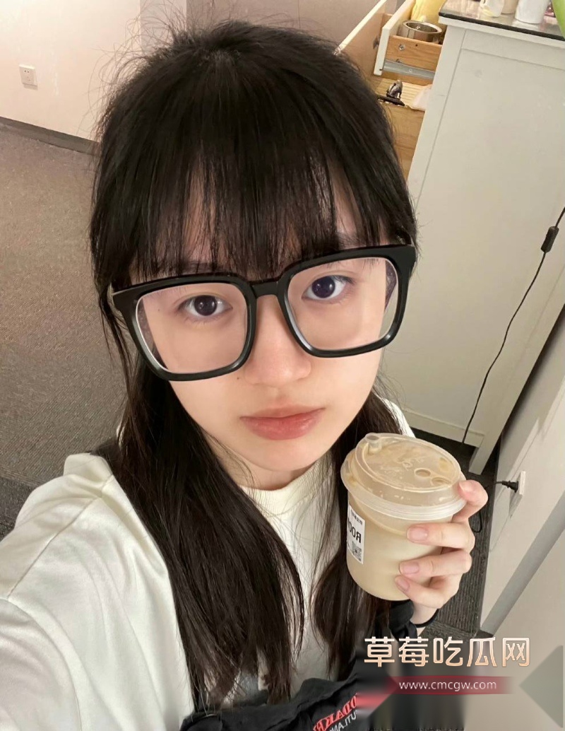 湖南大学生 刘敏华 22 湖南大学生 刘敏华 22