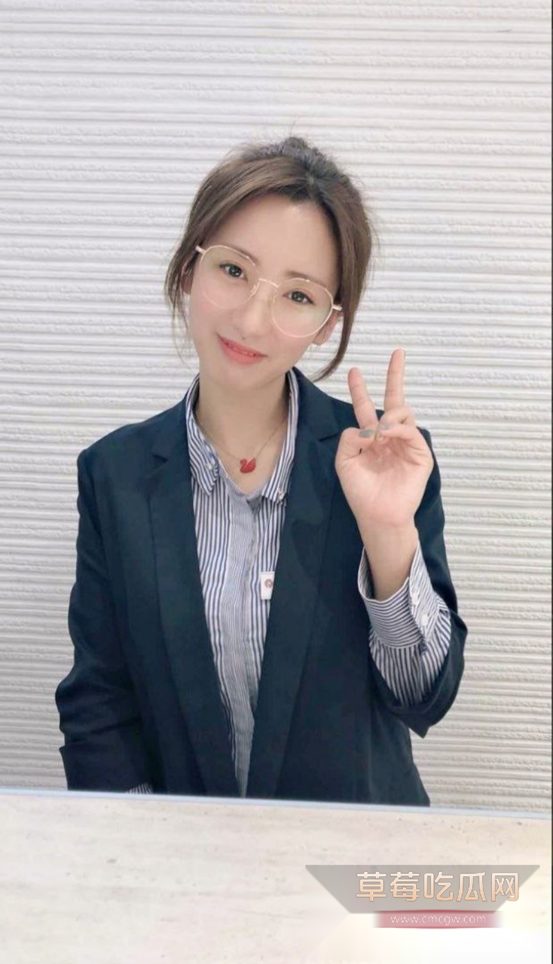 清纯美艳的女神店员 20 清纯美艳的女神店员 20