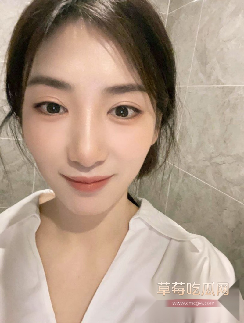 清纯美艳的女神店员 25 清纯美艳的女神店员 25