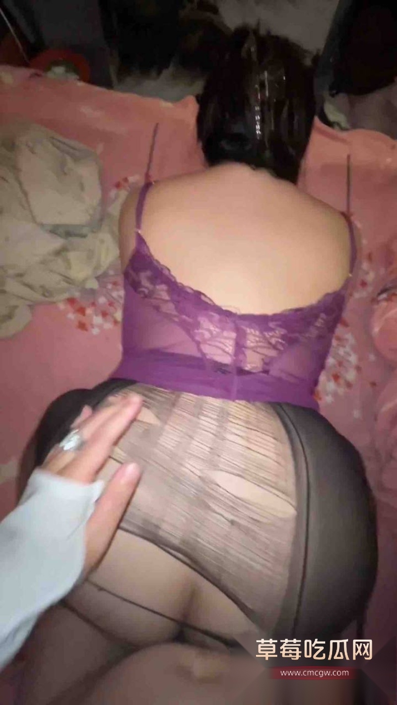 床上爆操妖娆的丈母娘 1 床上爆操妖娆的丈母娘 1