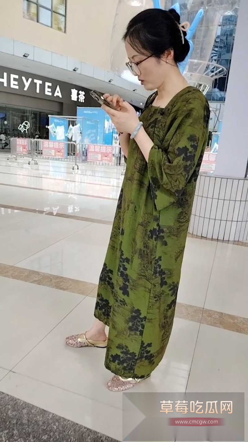 环球影城捉奸现场 老公怒扇带娃出轨妻 2 环球影城捉奸现场 老公怒扇带娃出轨妻 2