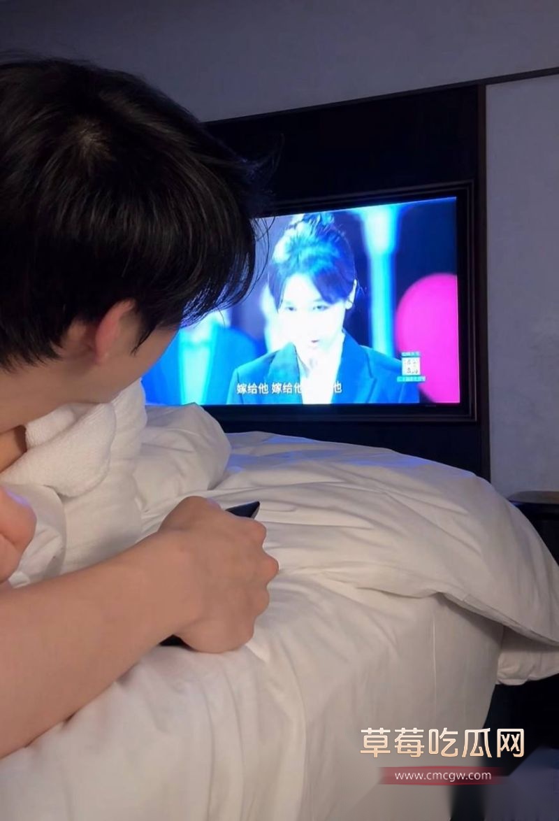 游戏主播池鱼的相关照片11 游戏主播池鱼的相关照片11