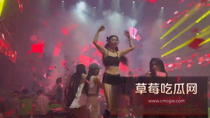 安徽美女在泰国参加完泳池派对后 被中国男同胞迷晕拖走 8 安徽美女在泰国参加完泳池派对后 被中国男同胞迷晕拖走 8