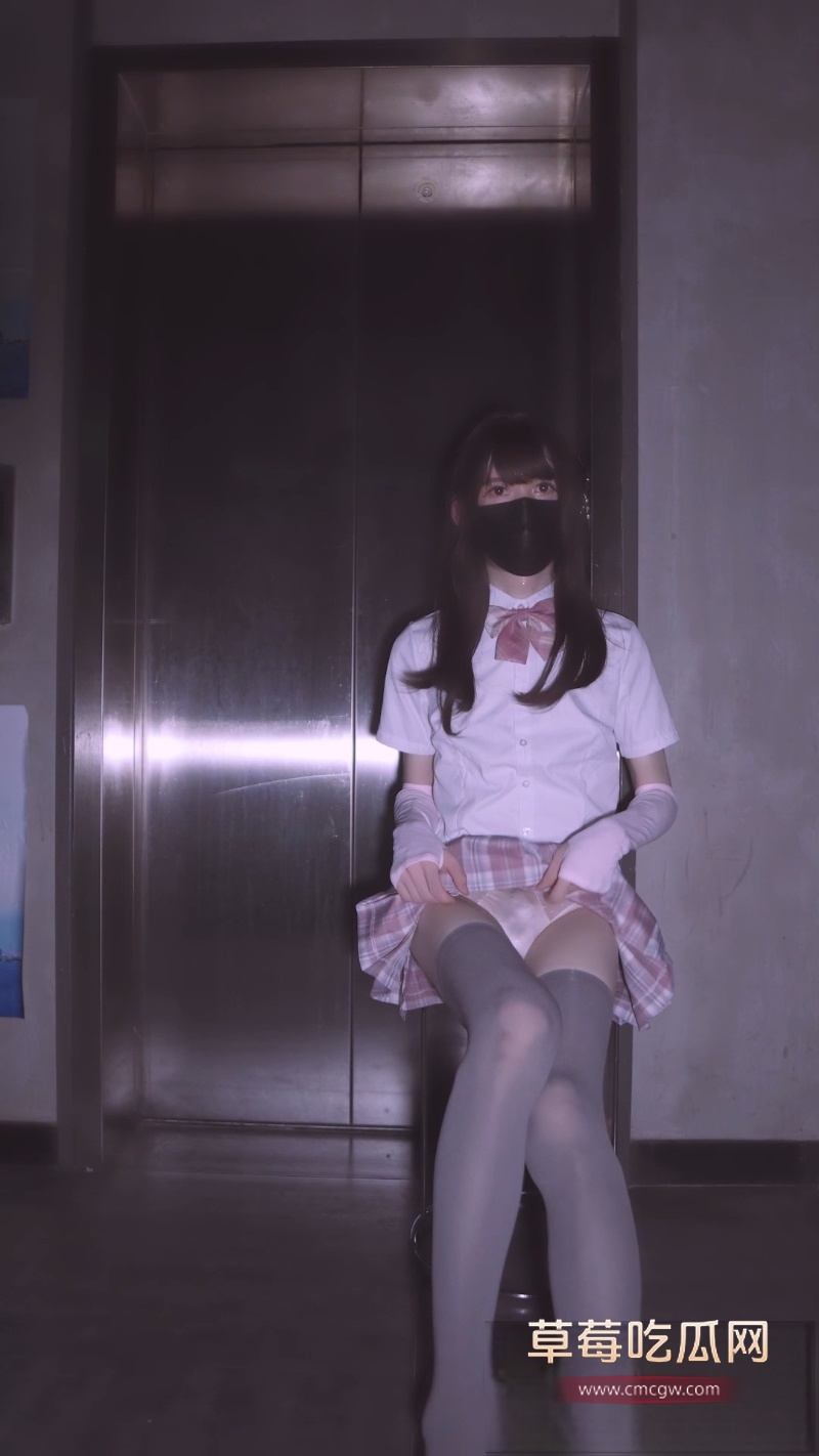 男娘JK灰丝电梯口 3 男娘JK灰丝电梯口 3