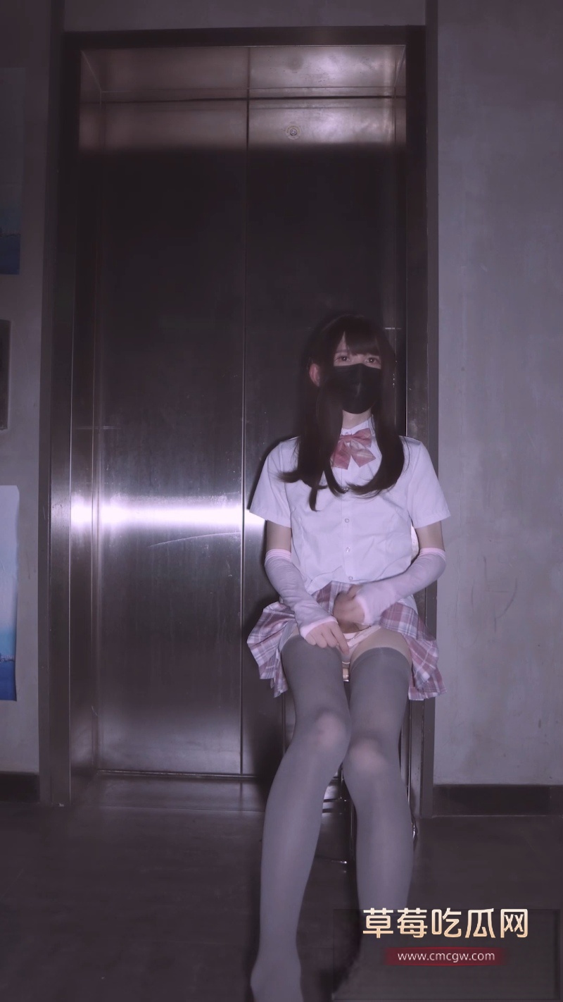 男娘JK灰丝电梯口 4 男娘JK灰丝电梯口 4