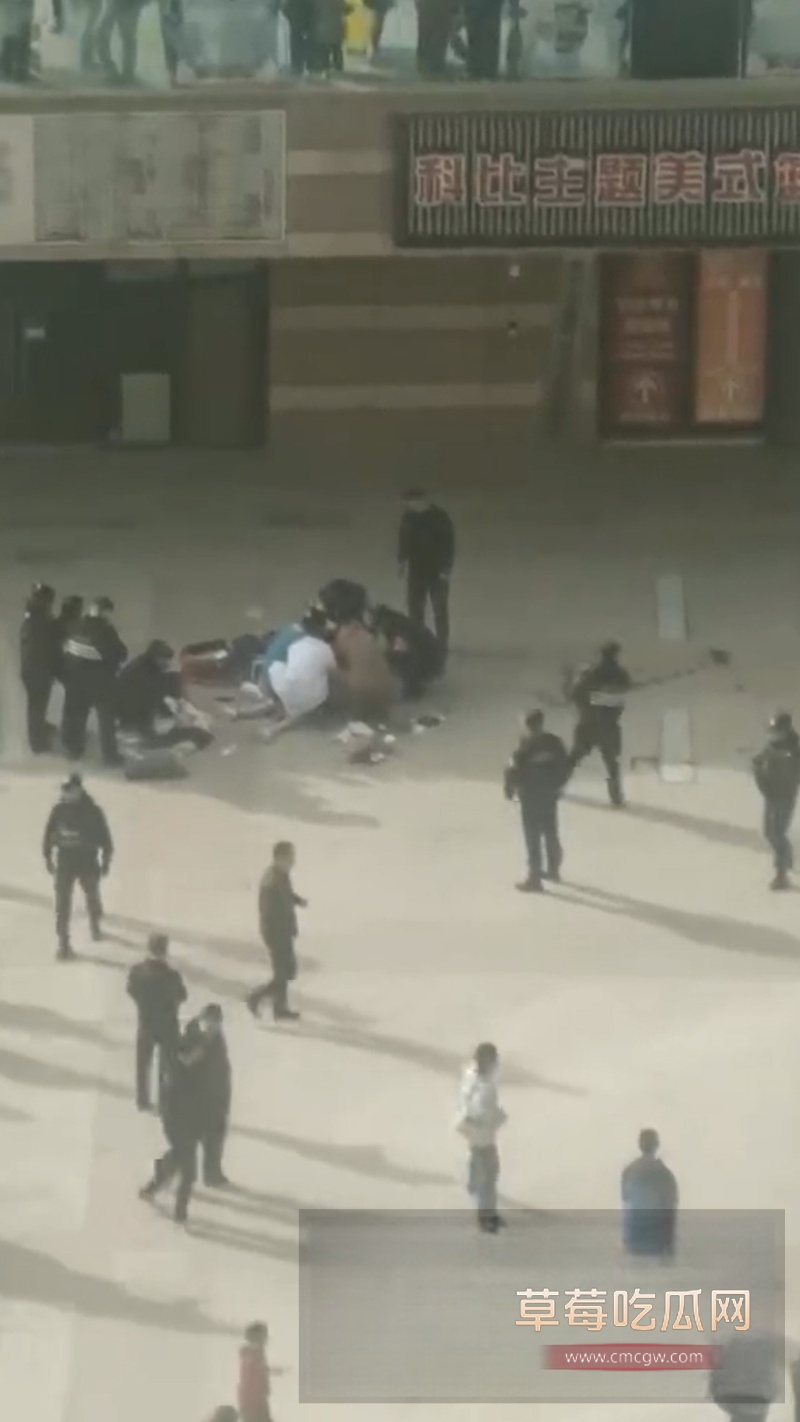 南门体育馆 3 南门体育馆 3