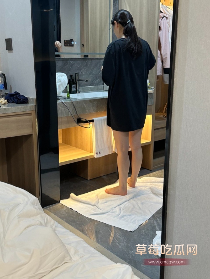 翘臀眼镜娘 23 翘臀眼镜娘 23