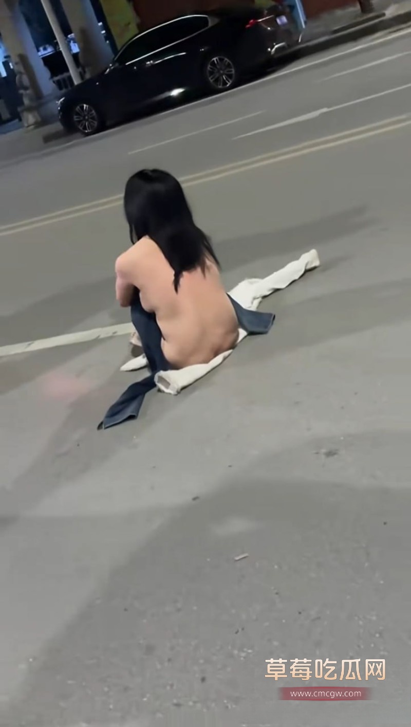裸奔女子2 裸奔女子2