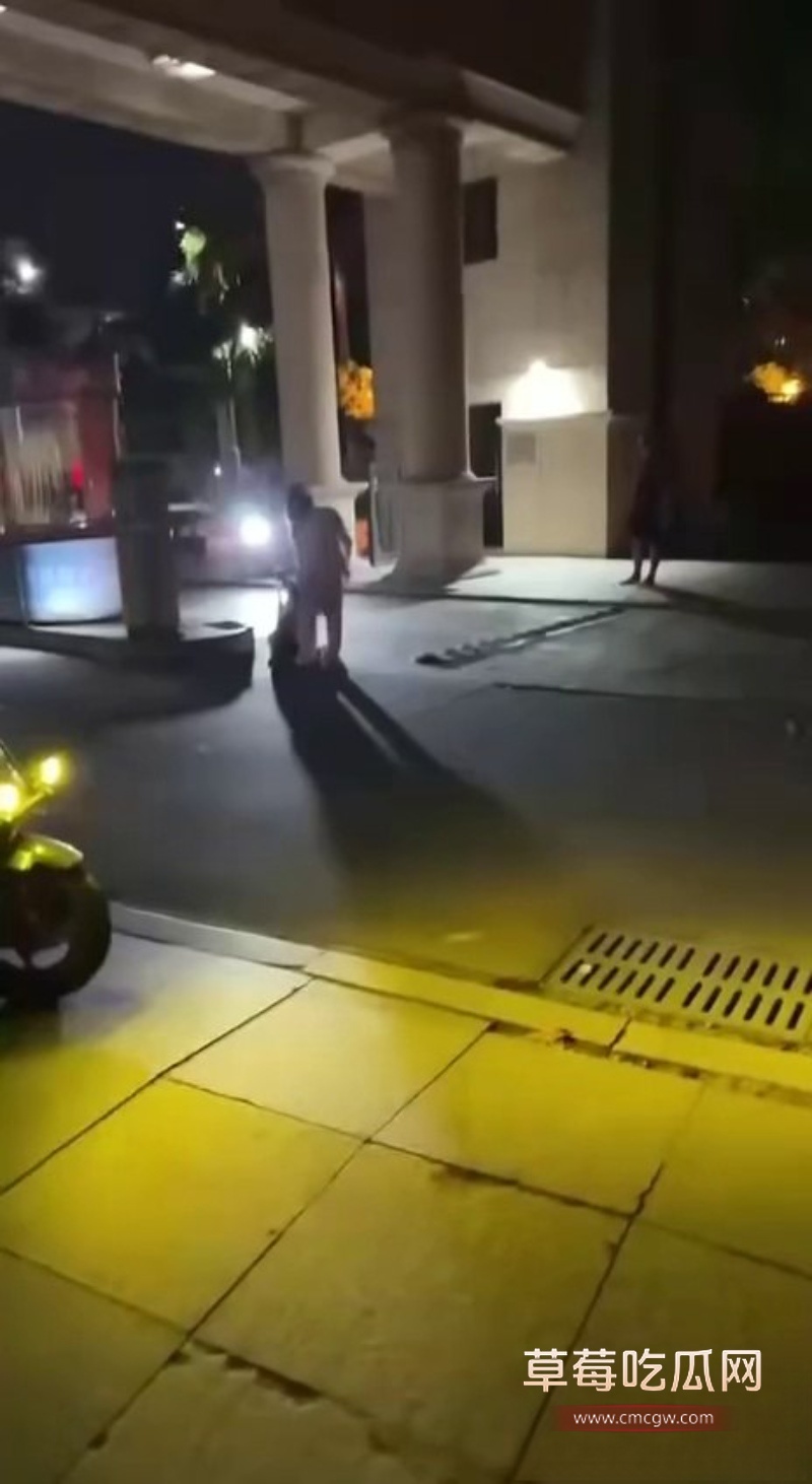 东莞街头抓奸打架 6 东莞街头抓奸打架 6
