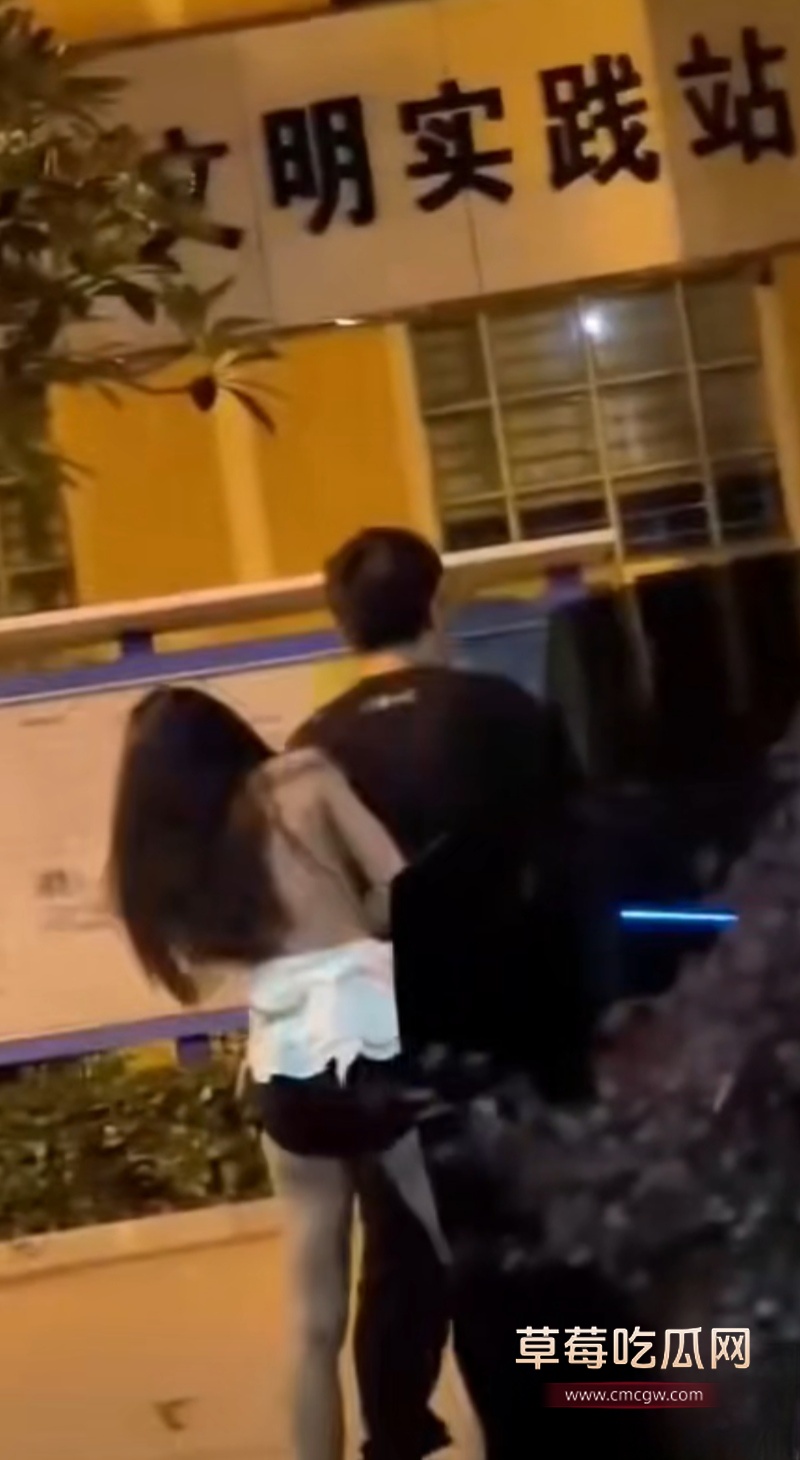 东莞街头抓奸打架 3 东莞街头抓奸打架 3