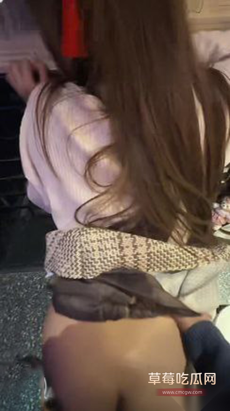 操姐姐的同时约她闺蜜 5 操姐姐的同时约她闺蜜 5