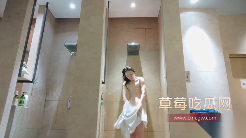 澡堂随机抽选一位正在洗澡的妹子 2 澡堂随机抽选一位正在洗澡的妹子 2
