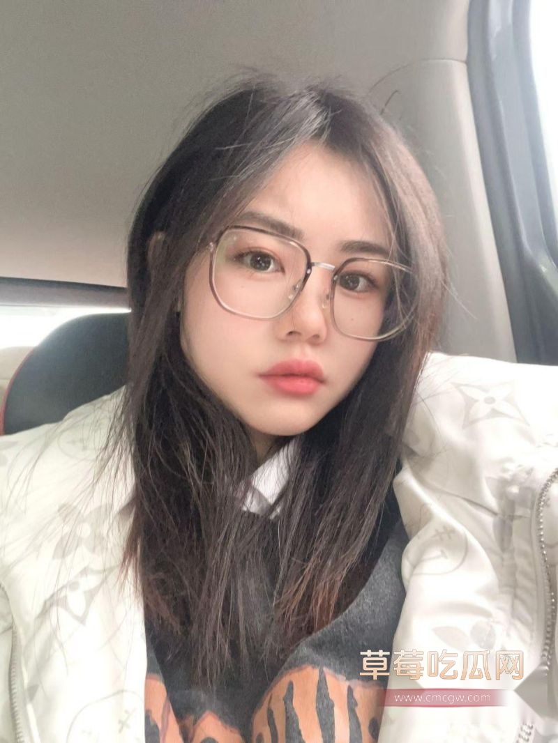 反差美乳眼镜妹4 反差美乳眼镜妹4