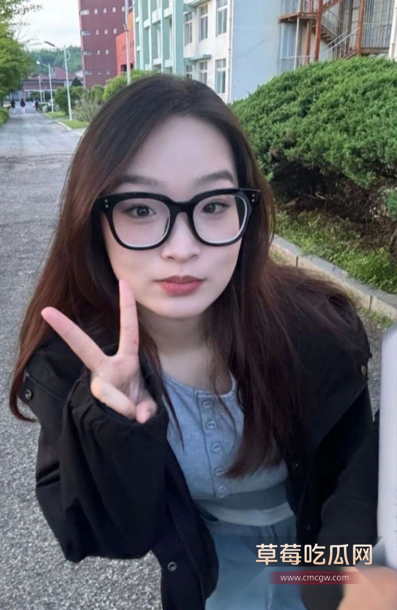 丹东辽东学院李想 淫荡3p视频曝光4 丹东辽东学院李想 淫荡3p视频曝光4