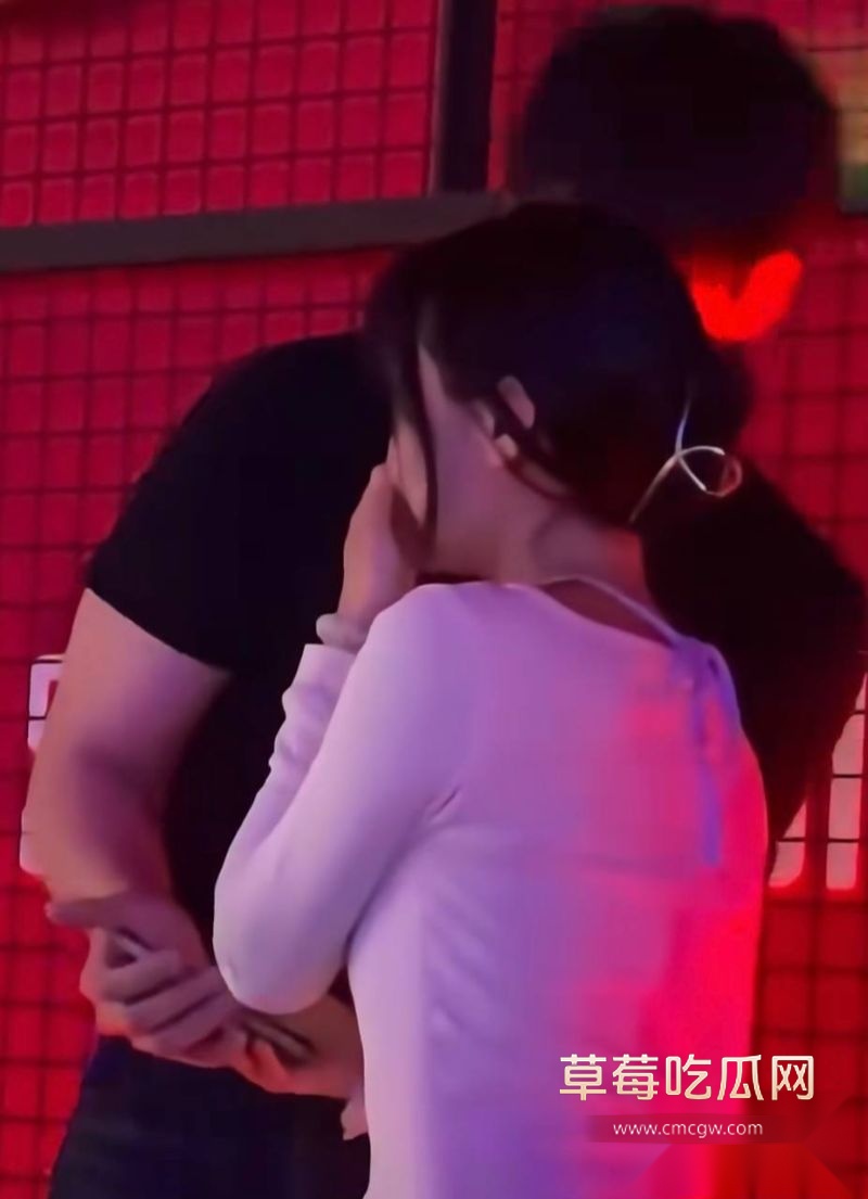 Rookie出轨女网红被曝光13 Rookie出轨女网红被曝光13