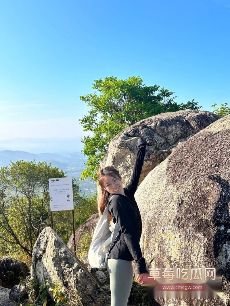 青岛反差母狗李叶 跟富二代男友性爱视频泄漏1 青岛反差母狗李叶 跟富二代男友性爱视频泄漏1