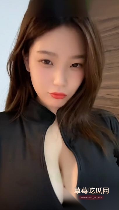 抖音高颜值巨乳女神苏非呀疯狂抖奶展现骚姿5