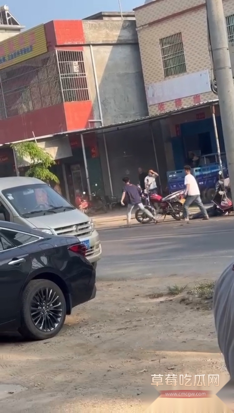 猛男精神小伙街头打架 2 猛男精神小伙街头打架 2