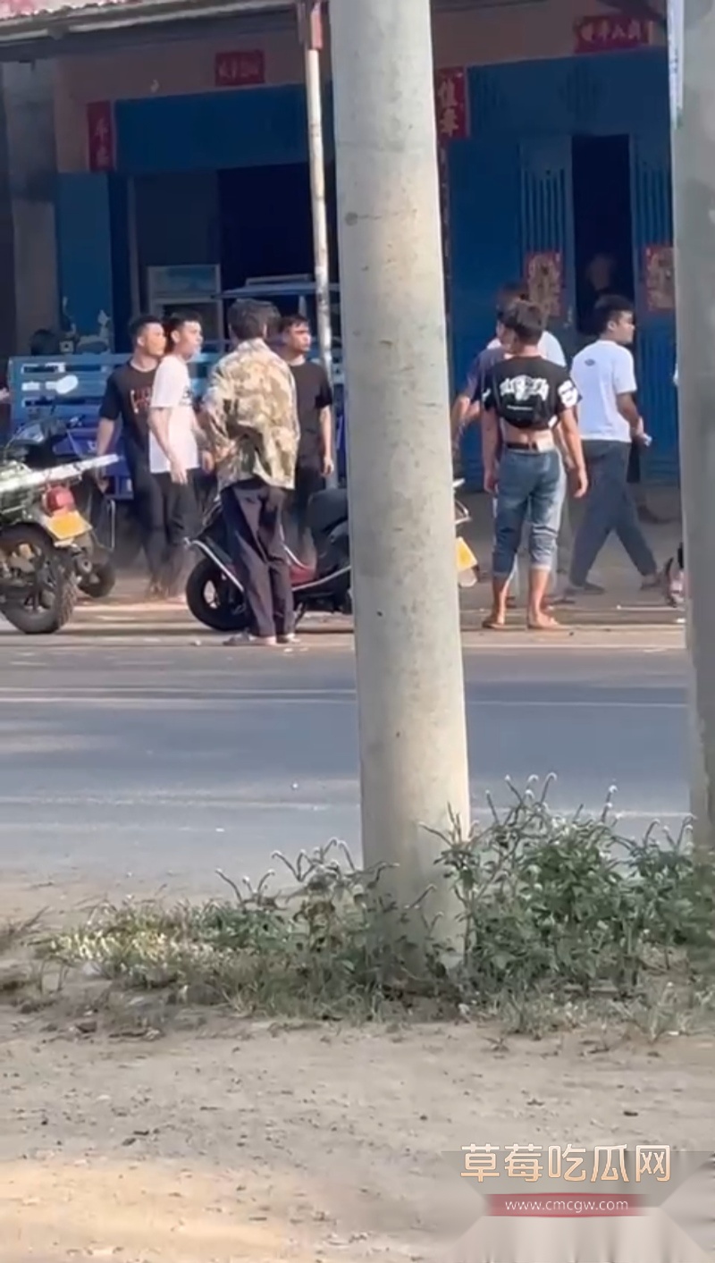 猛男精神小伙街头打架 3 猛男精神小伙街头打架 3