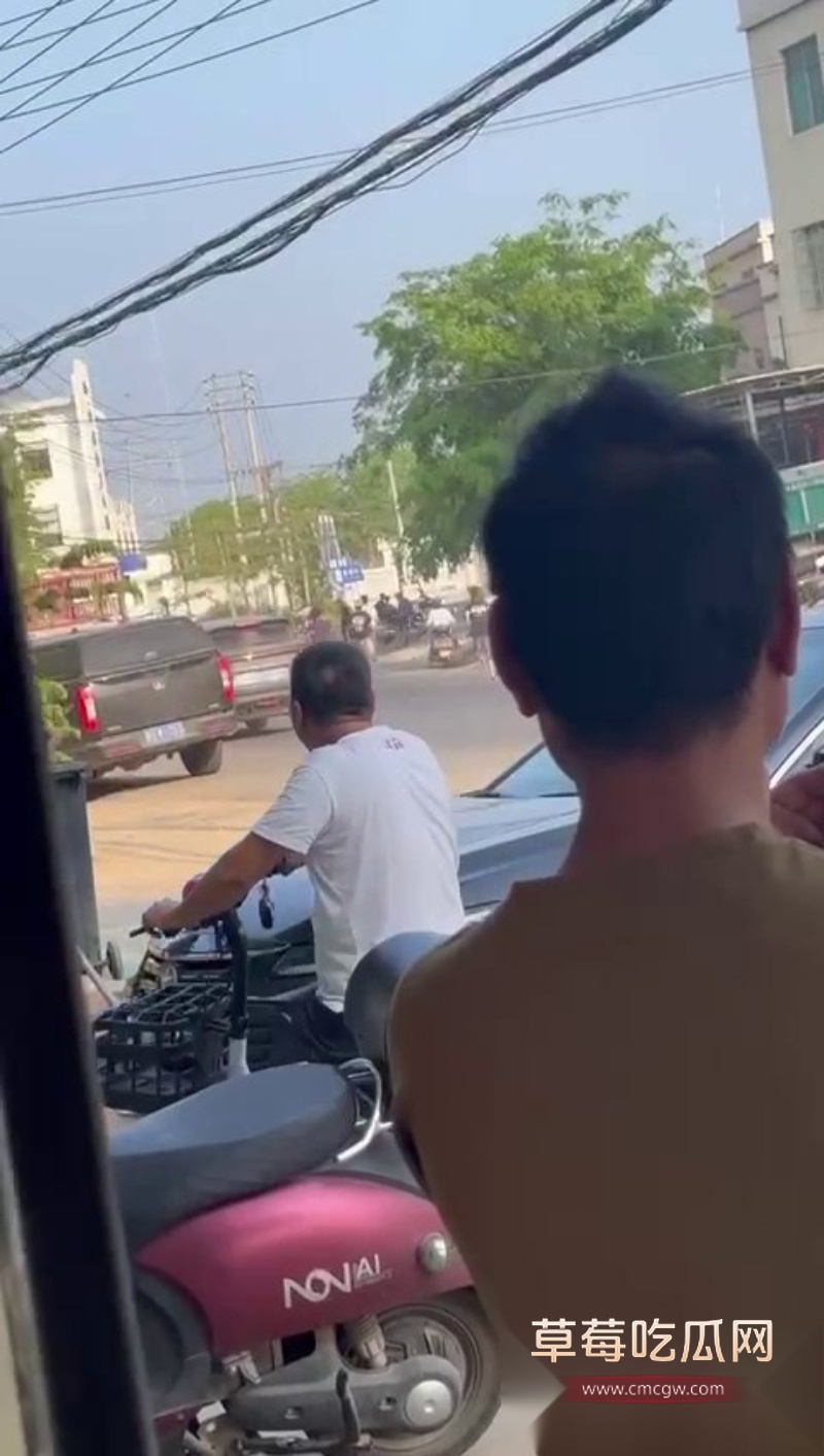 猛男精神小伙街头打架 8 猛男精神小伙街头打架 8