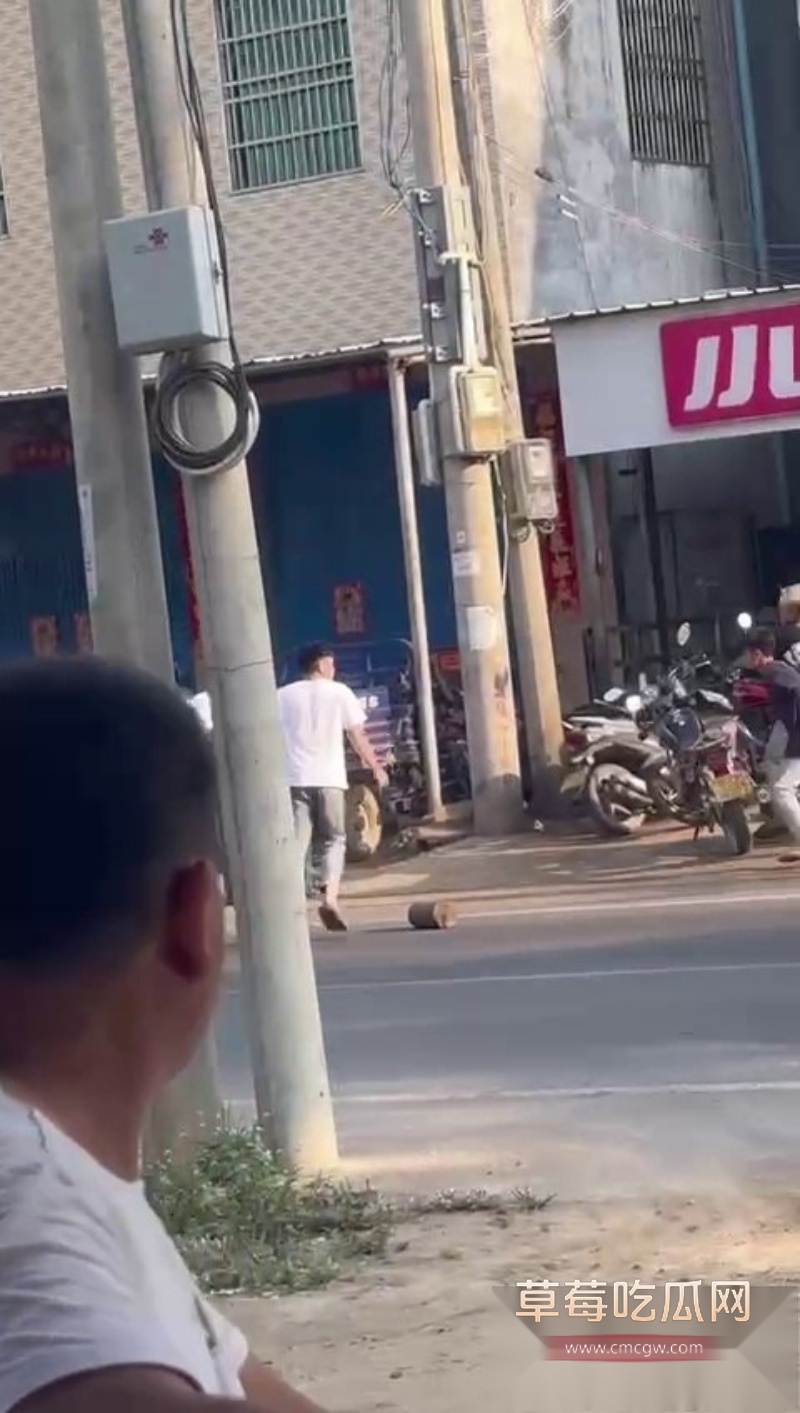 猛男精神小伙街头打架 9 猛男精神小伙街头打架 9