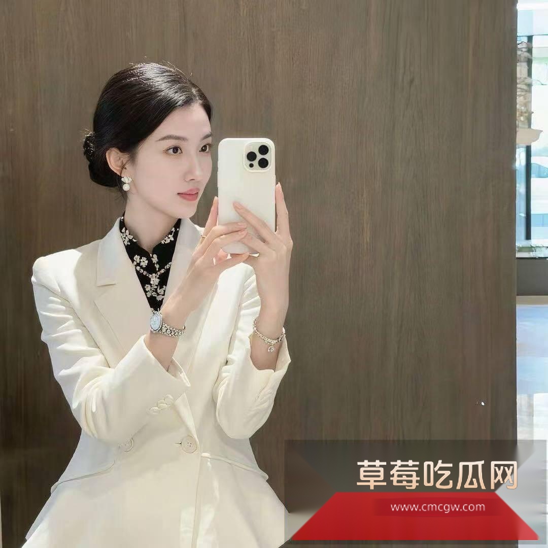 极品模特群内大尺度撩骚 深夜狂发性感私照寻找炮友3
