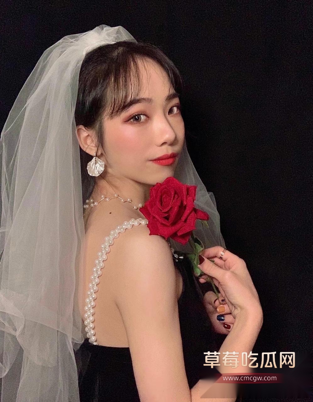 极品嫩妹苏怡婷被金主调教成私人玩物2 极品嫩妹苏怡婷被金主调教成私人玩物2