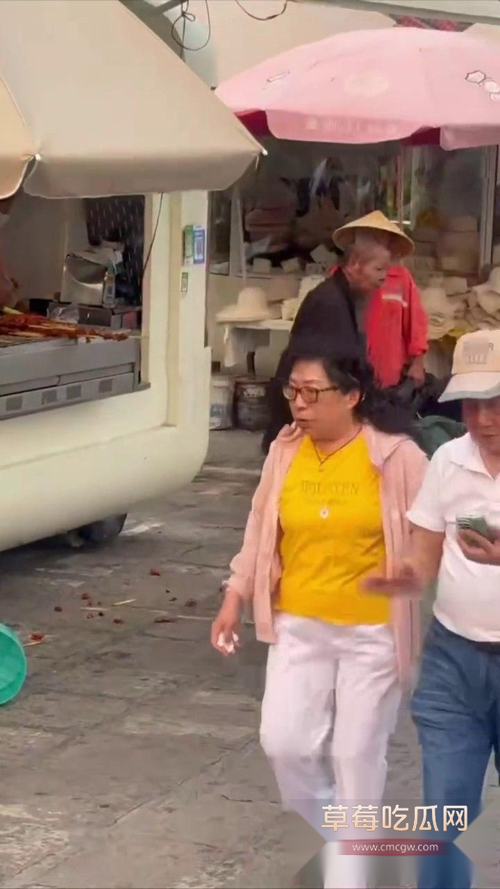 烧烤店老板娘霸气护店2 烧烤店老板娘霸气护店2