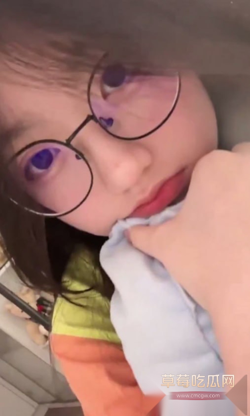 极品网红萝莉 乌萌萌 17 极品网红萝莉 乌萌萌 17