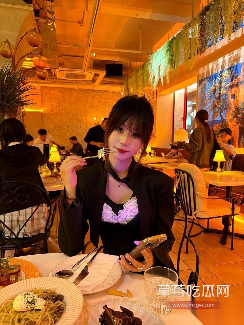 张婧娅开房约炮3 张婧娅开房约炮3