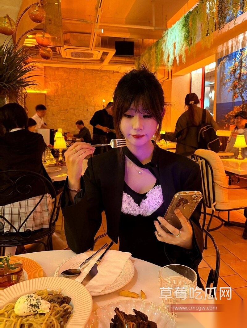 张婧娅开房约炮4 张婧娅开房约炮4
