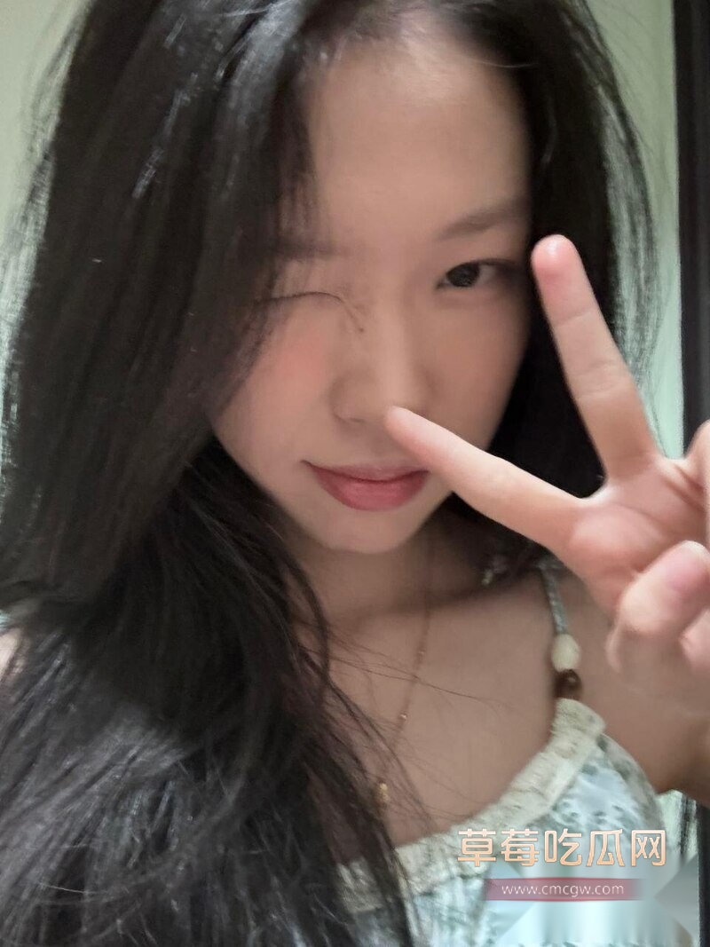 武大校花级学妹钟淑玥 前男友曝光性爱视频 这种颜值和身材简直是人间尤物 武大校花级学妹钟淑玥 前男友曝光性爱视频 这种颜值和身材简直是人间尤物
