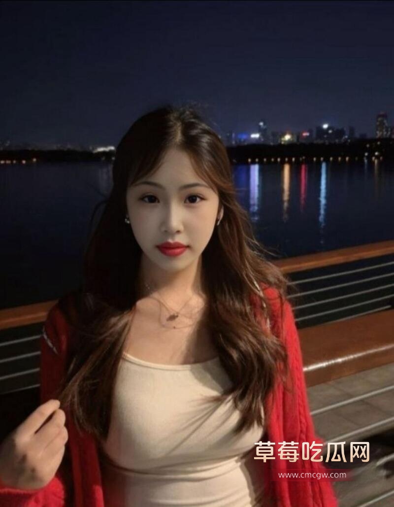 林潇潇假屌自慰 4 林潇潇假屌自慰 4