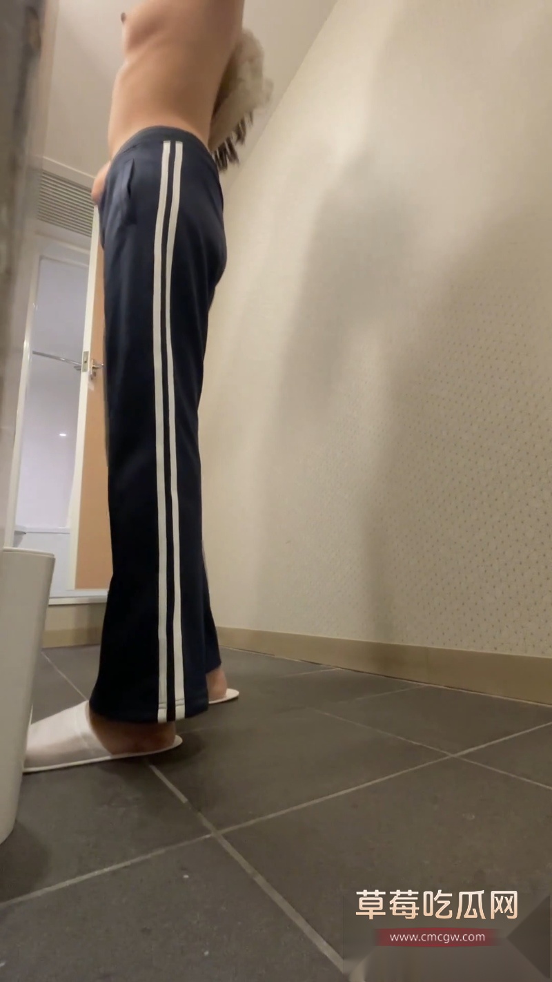 工作一天的小姐姐下班后 1 工作一天的小姐姐下班后 1