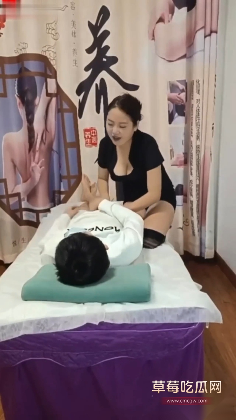 按摩店巨乳女技师霸王硬上弓 1 按摩店巨乳女技师霸王硬上弓 1