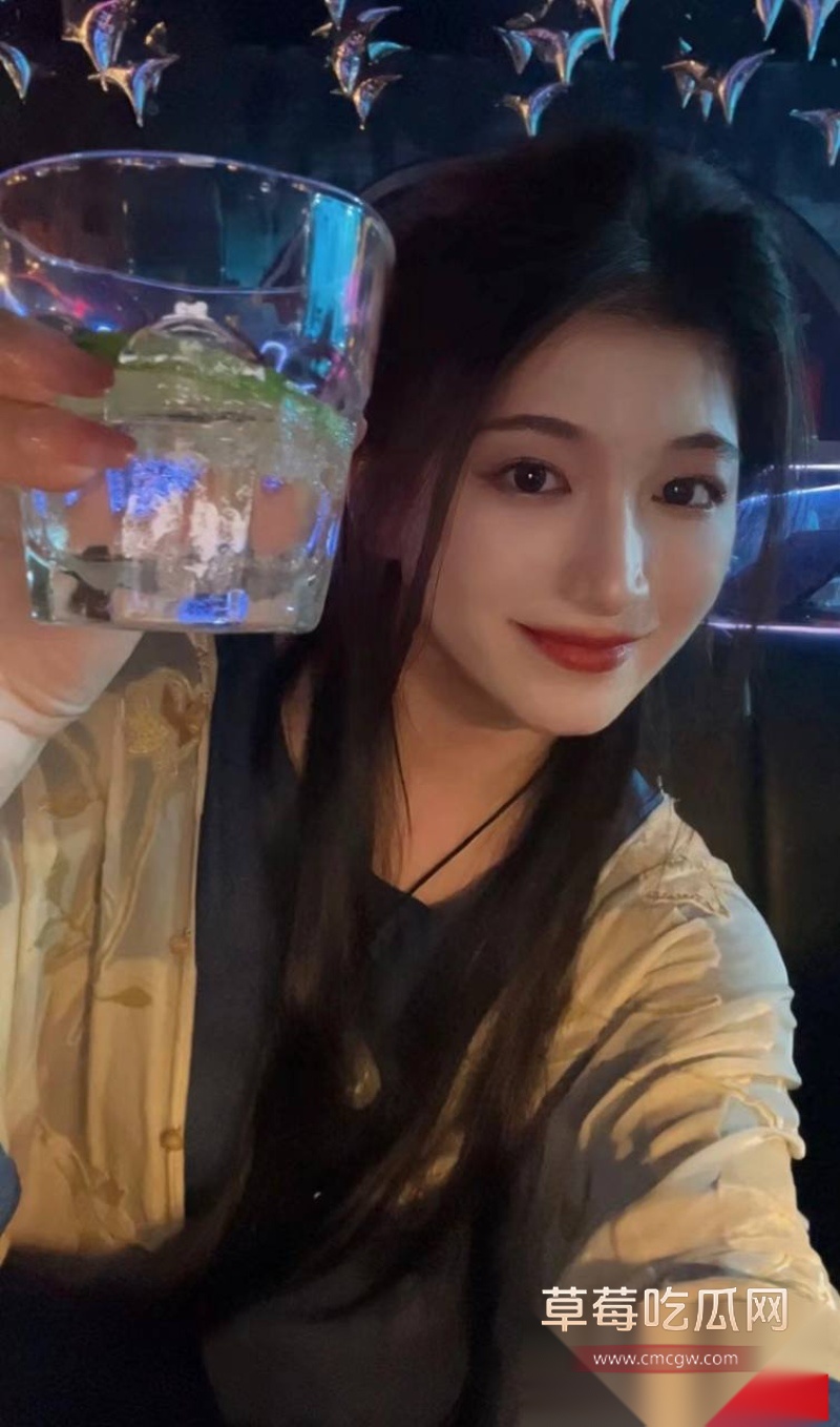 百万粉珠宝女博主控诉丈夫出轨女助理 54