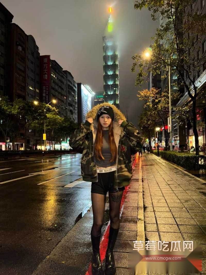 高颜极品身材小网红七七 11