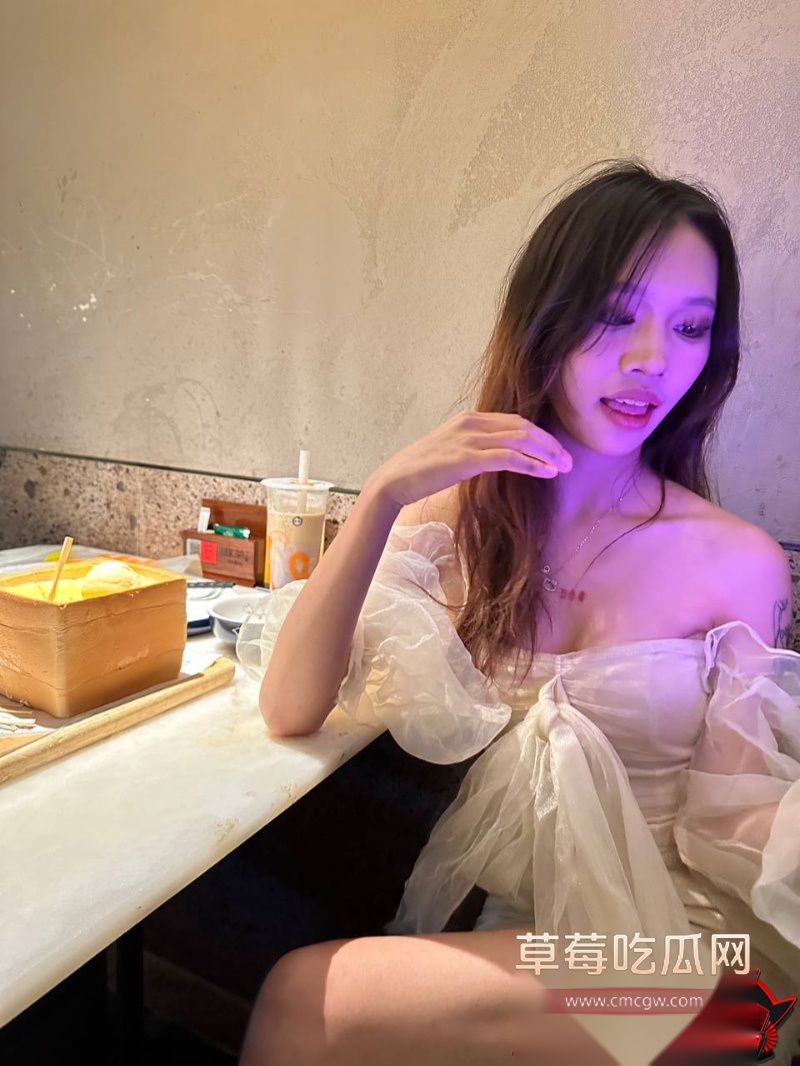 快手高颜小网红被金主包养 26 快手高颜小网红被金主包养 26