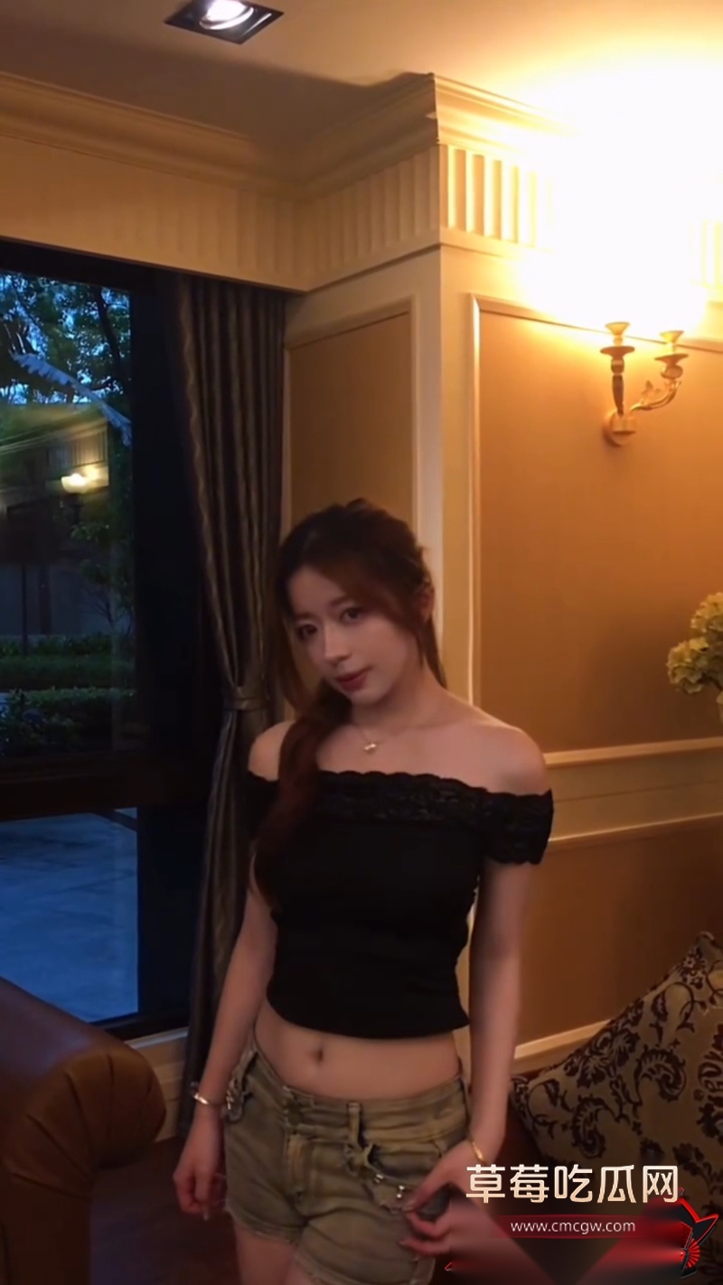 经济系高颜大二学姐 sarah 2